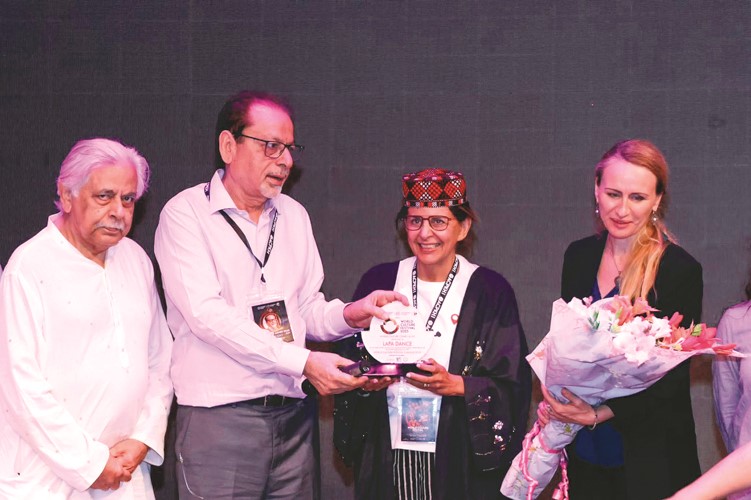  لابا قدمت حيث تموت الكلمات في باكستان