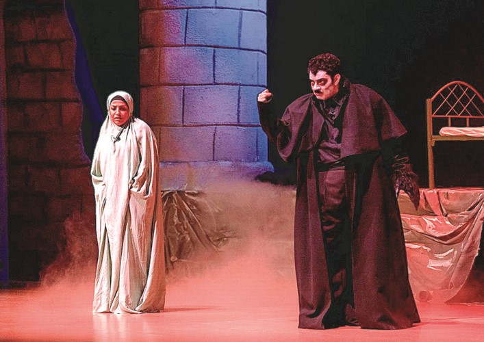  مصاص الدماء .. قدمت الماضي بنكهة الحاضر