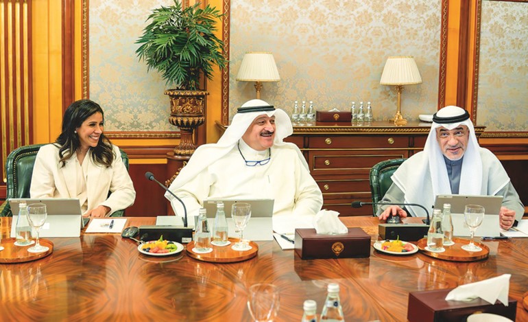 النائب الأول لرئيس مجلس الوزراء ووزير الداخلية الشيخ فهد اليوسف ود.أحمد العوضي ود.نورة المشعان