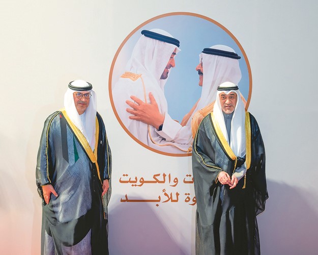 النائب الأول لرئيس الوزراء ووزير الداخلية الشيخ فهد اليوسف يقدم التهاني إلى سفير الإمارات د.مطر النيادي