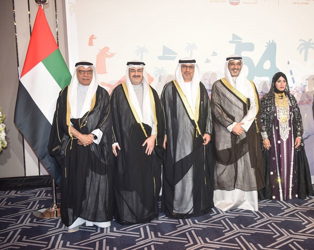 الشيخ محمد العبدالله والشيخ عبدالله سالم العلي يباركان