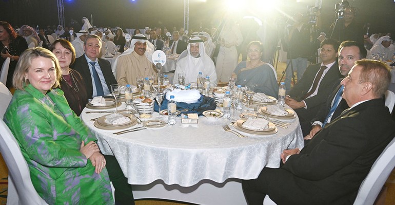 مروان بودي وم.دعيج العتيبي والسفيرة الأسترالية ميليسا كيلي والسفير الروسي فلاديمير جيلتوف والسفير البريطاني قدسي رشيد وممثل إيرباص في مقدمة الحضور