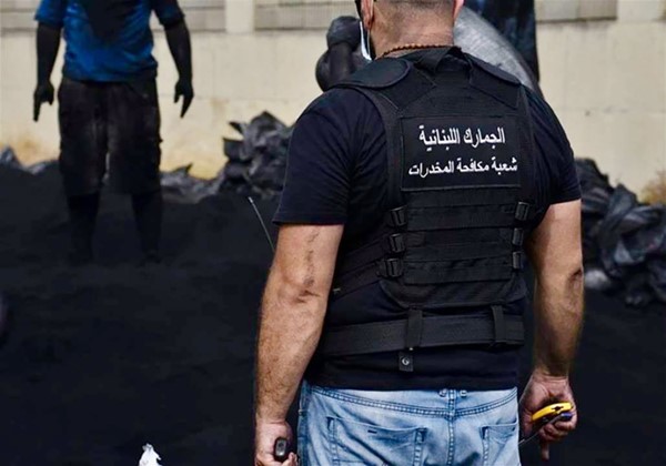 صورة أرشيفية لأحد عناصر الجمارك اللبنانية شعبة مكافحة المخدرات (محمود الطويل)