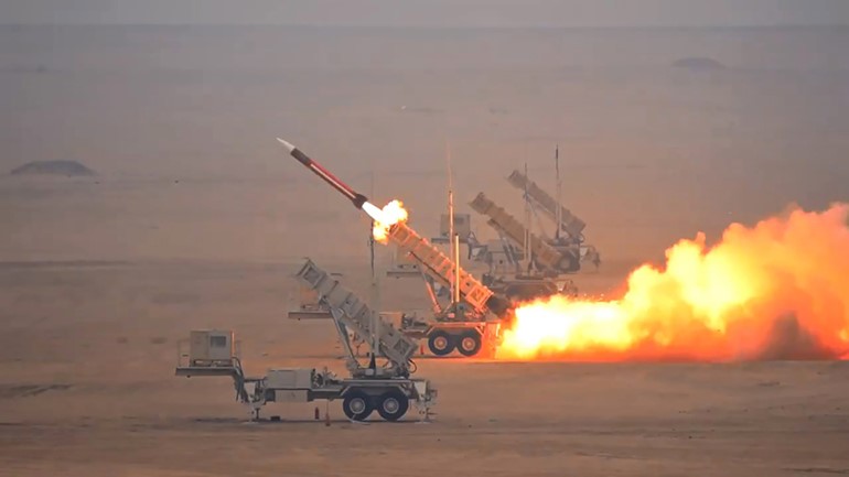 وزير الدفاع الشيخ عبدالله العلي ووكيل الوزارة الشيخ د.عبدالله المشعل ورئيس الأركان الفريق الركن خالد الشريعان يتابعون تمرين درع السماء 2025