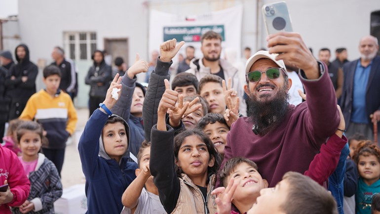 محمد الشايع مع المستفيدين خلال الرحلة