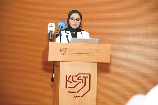 وزيرة الشؤون الاجتماعية وشؤون الأسرة والطفولة د.أمثال الحويلة متحدثة