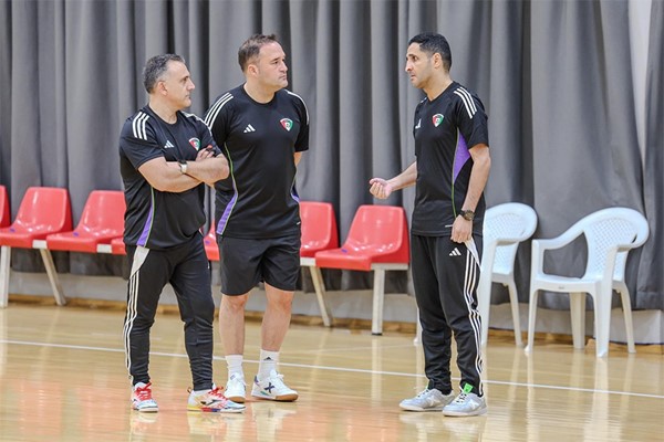 أزرق الصالات يبدأ تدريباته