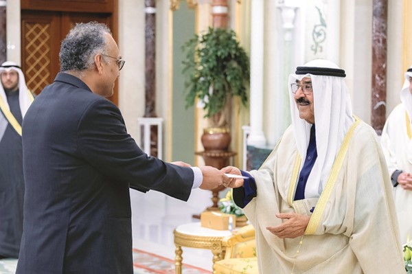 صاحب السمو الأمير الشيخ مشعل الأحمد يتسلم أوراق اعتماد السفير ويريش رامسوك سفيرا لمملكة هولندا