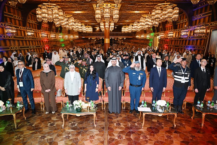 مدير عام الهيئة العامة للبيئة نوف بهبهاني ومدير العلاقات العامة في هيئة البيئة شيخة الإبراهيم ونائب مدير عام بلدية الكويت م.ميساء بوشهري والمتحدث الرسمي باسم وزارة الأشغال ووكيل الوزارة لقطاع التخطيط والتنمية م.أحمد الصالح والعميد محمد محمد يوسف وإبراهيم عبداللطيف في مقدمة الحضور