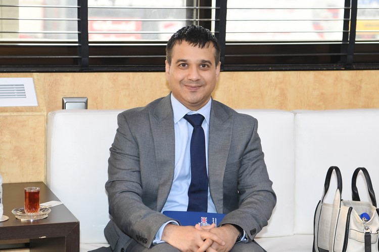 السكرتير الثاني للشؤون السياسية في السفارة البريطانية بشكار كابولي
