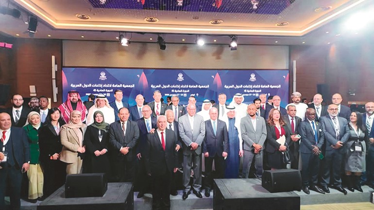 صورة جماعية للمشاركين في الاجتماع