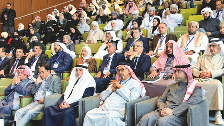 مركز «دراسات الخليج» أقام مؤتمراً تحت عنوان «الثقافة والهوية في مجتمع الخليج العربي»