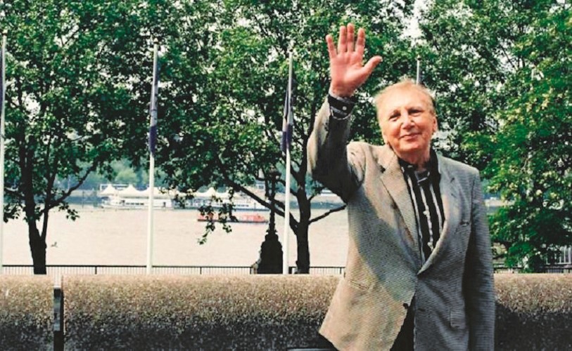 «قمر دمشق» يحيي إرث الشاعر نزار قباني