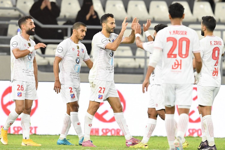 العربي والكويت يختتمان استعداداتهما لنهائي أغلي الكؤوس 