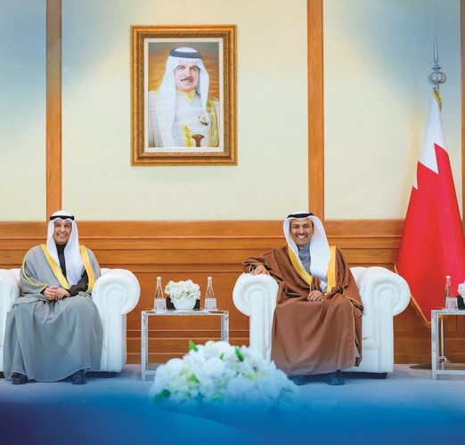 وزير الإعلام والثقافة ووزير الدولة لشؤون الشباب عبدالرحمن المطيري ووزير الإعلام البحريني د.رمزان النعيمي