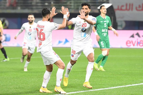 يوسف ناصر ومحمد مرهون يحتفلان بالهدف الأول