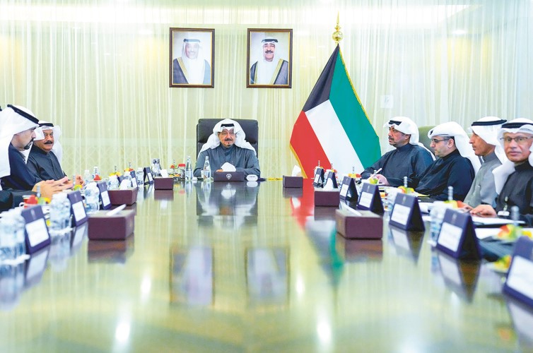 سمو الشيخ أحمد العبدالله مترئسا اجتماع اللجنة الوزارية الـ40 لمتابعة تنفيذ المشاريع التنموية الكبرى في البلاد
