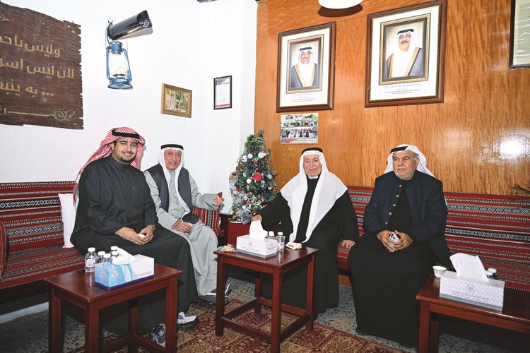 القس عمانويل غريب يتلقى التهاني بعيد الميلاد في الكنيسة الإنجيلية الوطنية