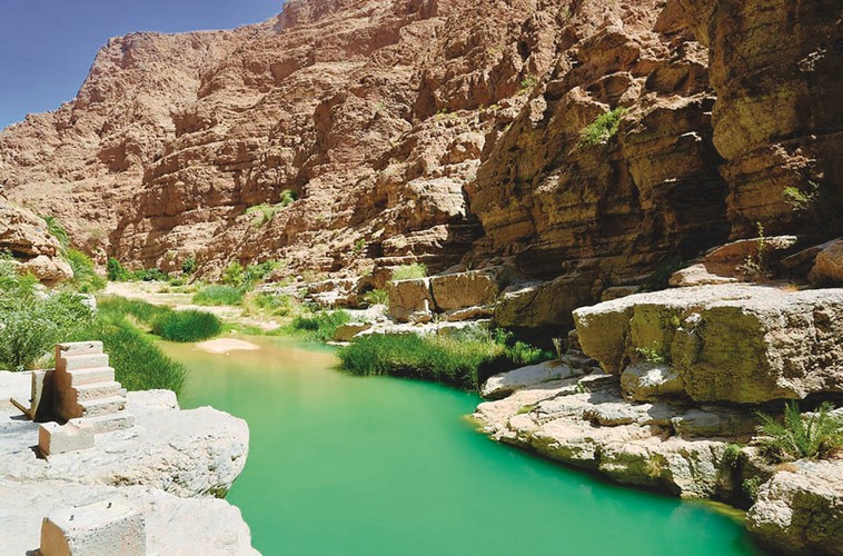 تنوع جيولوجي فريد في وادي شاب