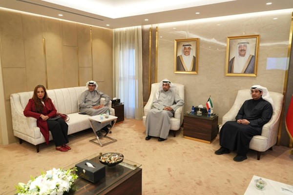   الدخول:2858911  وزير الإعلام والثقافة ووزير الدولة لشؤون الشباب عبدالرحمن المطيري خلال الاجتماع مع الرئيس التنفيذي لشركة أوريدو عبدالعزيز البابطين بحضور وكيل الوزارة د. ناصر محيسن 