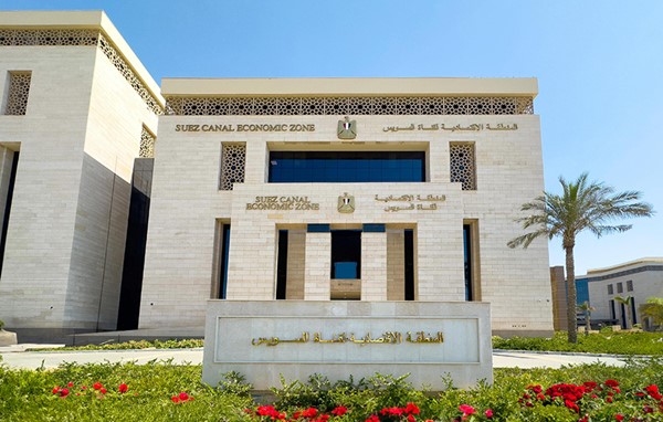 المنطقة الاقتصادية لقناة السويس تنفى رسو سفينة تحمل معدات عسكرية وأسلحة بميناء بورسعيد