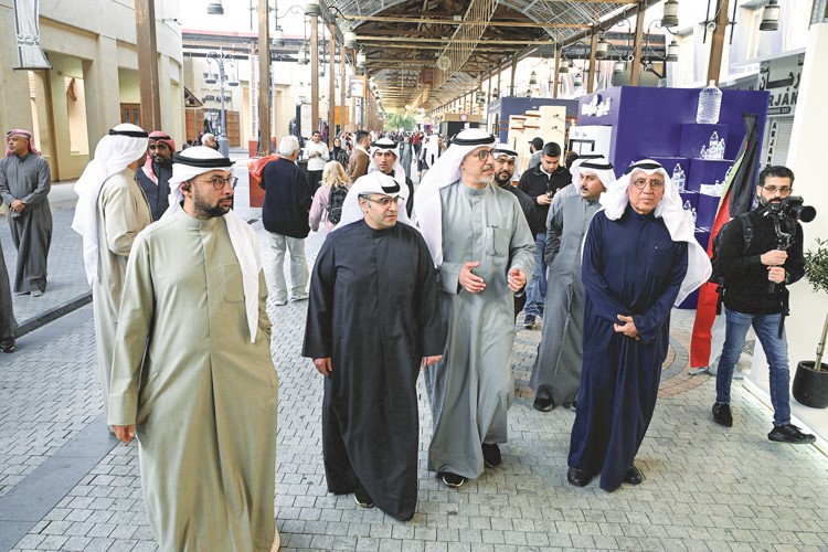 العجيل: الحكومة تولي الصناعة الوطنية أولوية إستراتيجية.. والمشاري: ماضون في إجراءات نقل سوق السمك من المباركية 