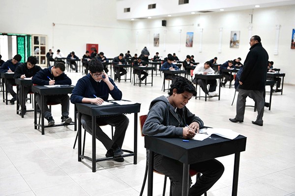طلبة الصفين الـ10 والـ11 ينهون اختبارات الفصل الدراسي الأول