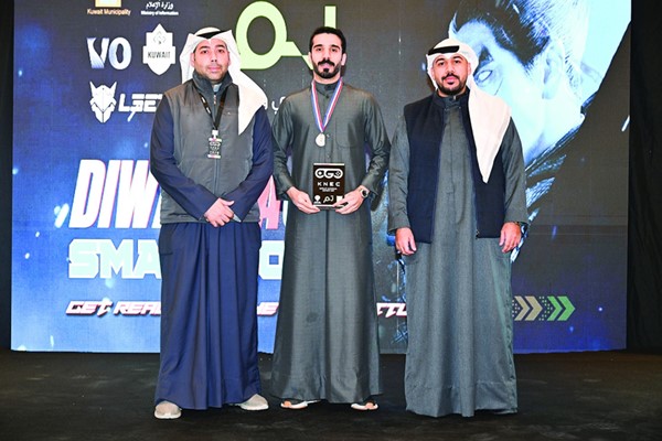 محمد البلوشي أثناء تتويج اللاعبين - تصوير أحمد علي