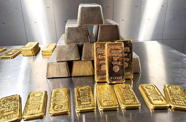 الذهب والفضة يعاودان الصعود بقوة بعد تراجعات الإثنين الماضي