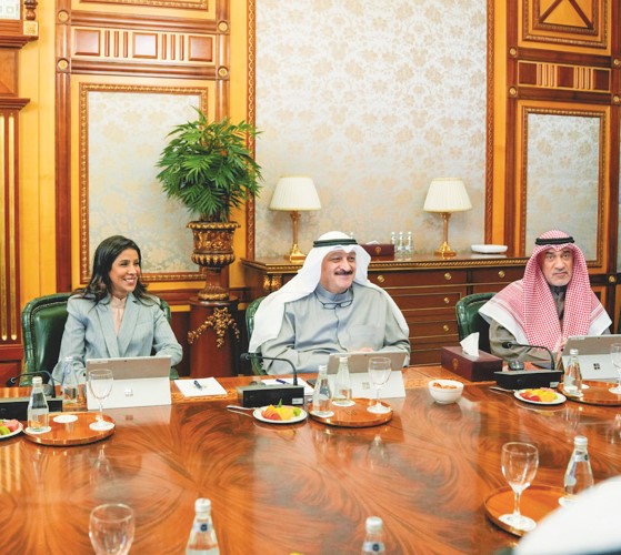 النائب الأول لرئيس الوزراء ووزير الداخلية الشيخ فهد اليوسف ود.أحمد العوضي ود.نورة المشعان