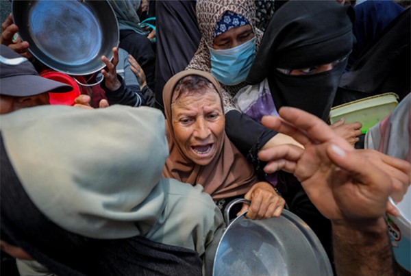 الاتحاد الأوروبي يحذّر إسرائيل: تعليق عمل منظمات في غزة سيمنع وصول مساعدات حيوية