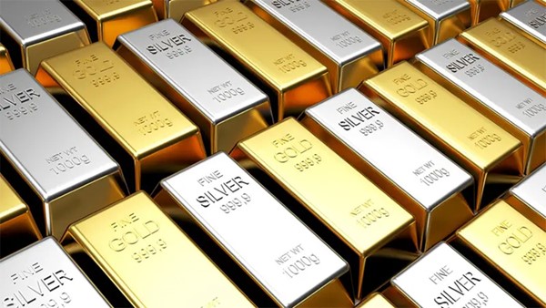 الفضة تهوي بأكثر من 8% والذهب يتأرجح.. تقلبات عنيفة تهز أسواق المعادن