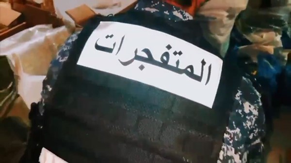بالفيديو.. النائب الأول يشرف على ضبط مواقع لتخزين الألعاب النارية بدون ترخيص: تطبيق القانون بحزم على كل من يخالف الأنظمة أو يتجاوز التعليمات