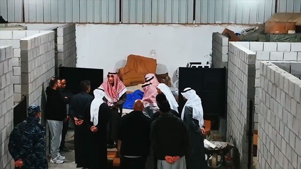 بالفيديو.. النائب الأول يشرف على ضبط مواقع لتخزين الألعاب النارية بدون ترخيص: تطبيق القانون بحزم على كل من يخالف الأنظمة أو يتجاوز التعليمات