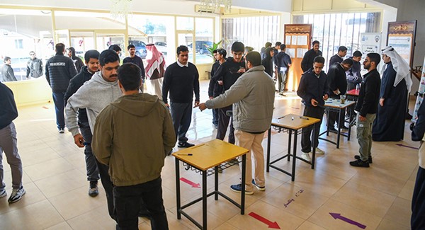 طلاب الـ12 يبدأون اختبارات نهاية الفصل الأول