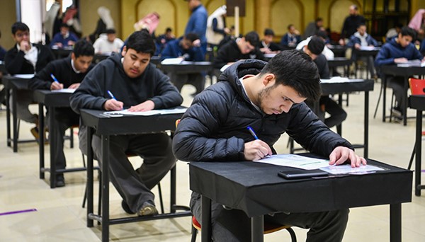 طلاب الـ12 يبدأون اختبارات نهاية الفصل الأول