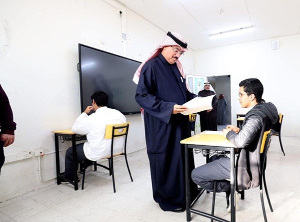 وزير التربية يتفقد اختبارات الصف الـ12: توفير بيئة عادلة ومنضبطة