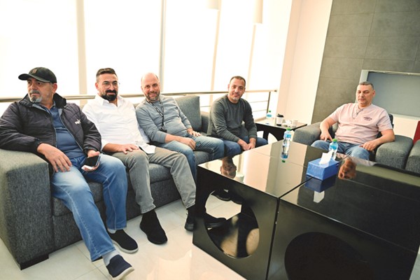 الزملاء زكي عثمان وتامر السيد وعمار عجوب وزياد الرحيم وأشرف تواضروس