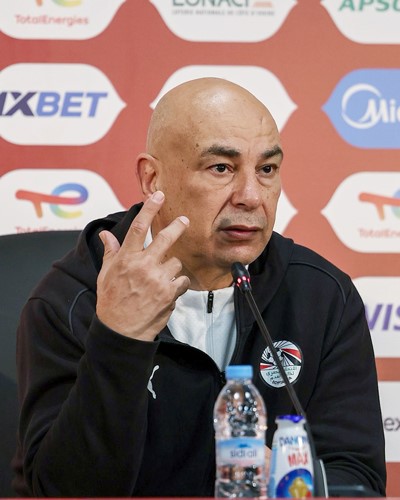 مدرب المنتخب المصري حسام حسن