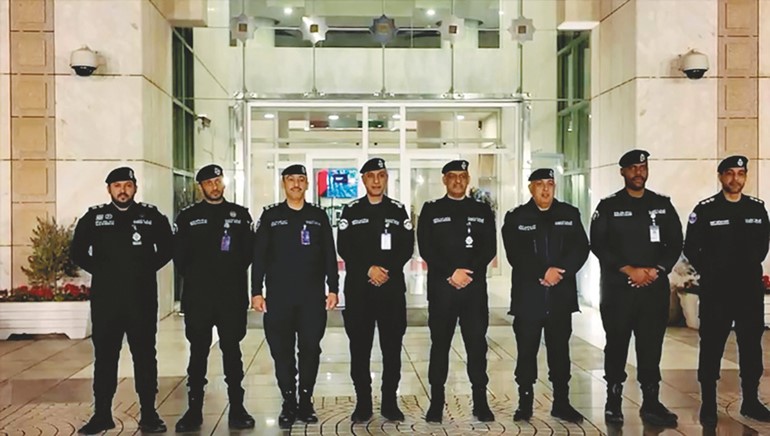 وكيل وزارة الداخلية اللواء عبدالوهاب الوهيب ورئيس قطاع شؤون المرور والعمليات العميد عبدالله العتيقي وعدد من ضباط قطاع العمليات