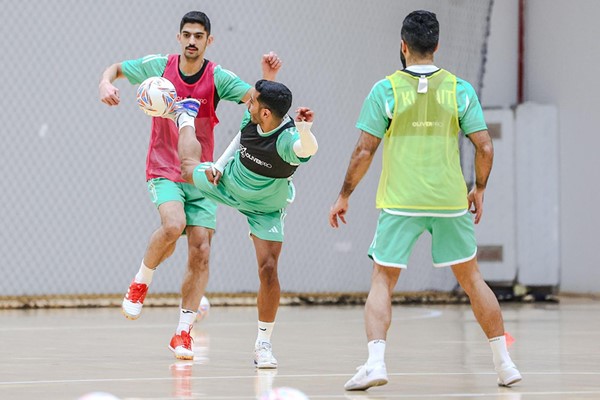 " أزرق الصالات " يباشر تدريباته استعداداً لكأس آسيا المقررة في إندونيسيا
