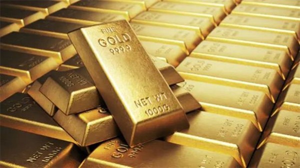 الذهب يرتفع فوق 4400 دولار مع تصاعد التوترات الجيوسياسية