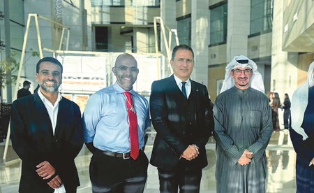 طلبة «العمارة» يقدمون رؤى معمارية بحثية وتجريبية في معرض مشاريع التصميم النهائي بالمكتبة الوطنية