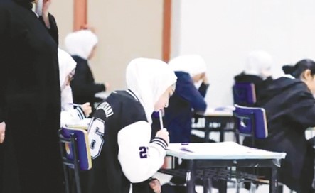 طلبة الصف الـ 12 أدوا اختبار اللغة العربية.. واليوم راحة