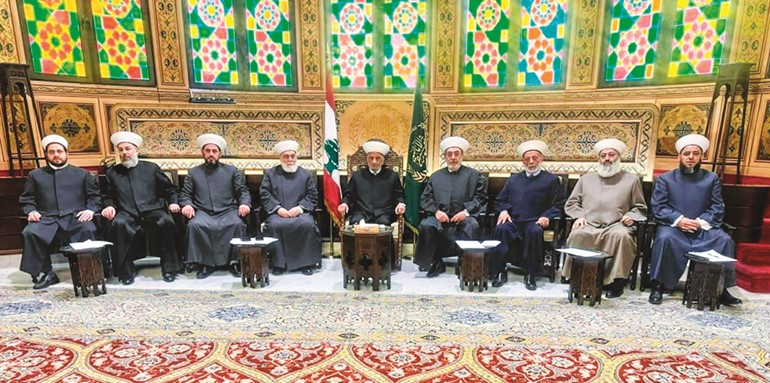 مفتي لبنان الشيخ عبداللطيف دريان مترئسا اجتماع مجلس المفتين (محمود الطويل)