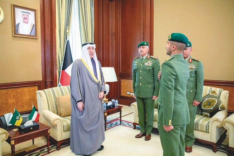 رئيس الحرس الوطني الشيخ مبارك الحمود يشهد أداء الملازم عبدالله محمد سليمان للقسم القانوني