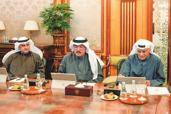 المستشار ناصر السميط وم.سيد جلال الطبطبائي ود.نادر الجلال
