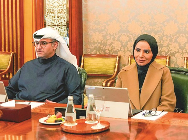 عبداللطيف المشاري ود.أمثال الحويلة