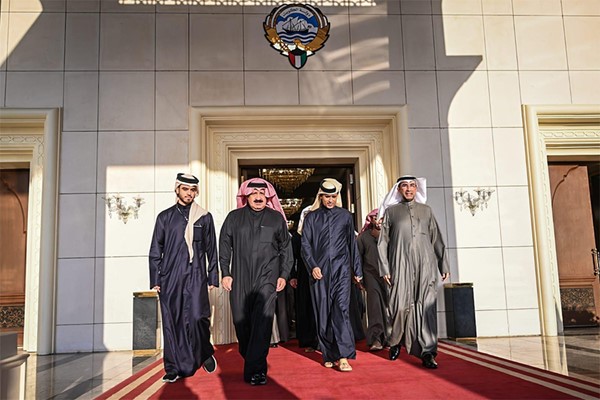 اليوسف يستقبل رئيس باريس سان جرمان ناصر الخليفي