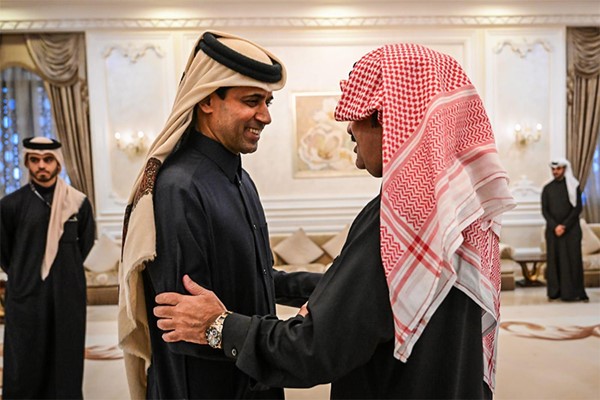 اليوسف يستقبل رئيس باريس سان جرمان ناصر الخليفي